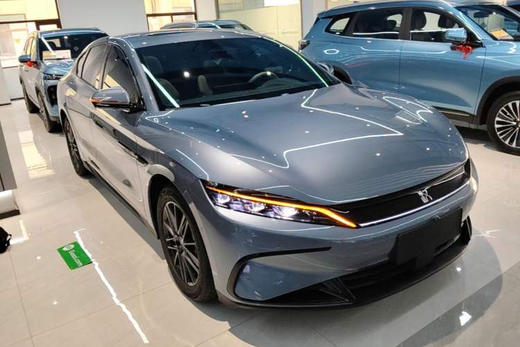 Used BYD Han 2025 DM-i Intelligent Driving Edition 245KM Prestigious Edition Front Right 45 Deg