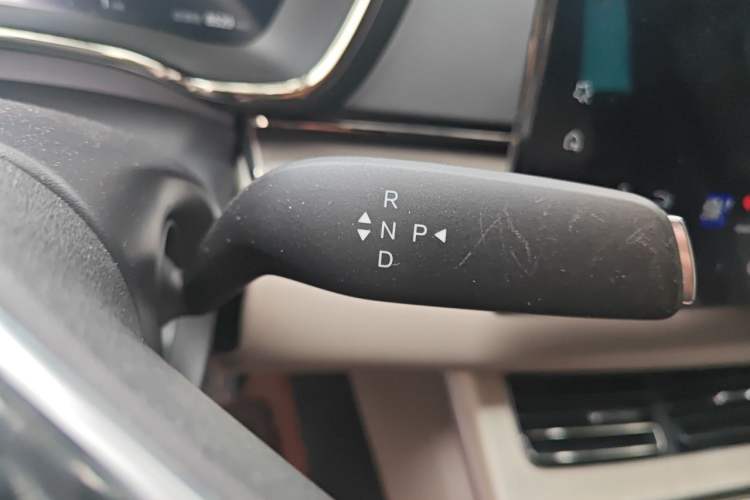 Used BYD Han 2025 DM-i Intelligent Driving Edition 245KM Prestigious Edition Gear Lever