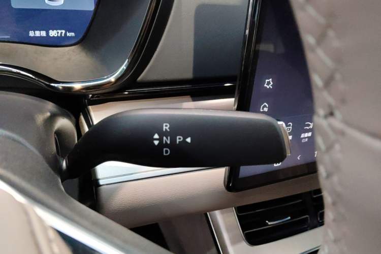 Used BYD Han 2025 DM-i Intelligent Driving Edition 245KM Prestigious Edition Gear Lever