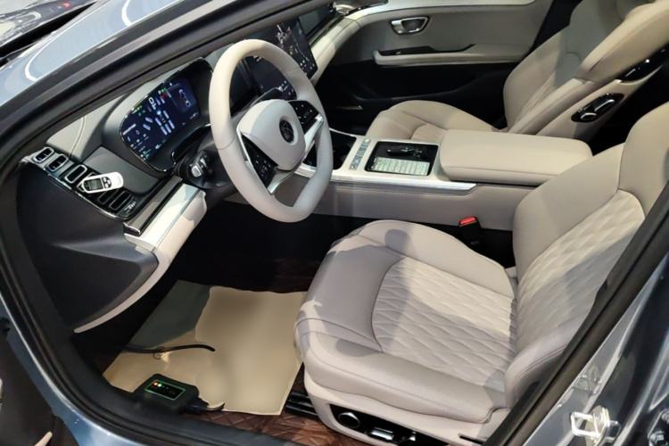 Used BYD Han 2025 DM-i Intelligent Driving Edition 245KM Prestigious Edition Left Front Seat