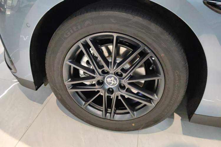 Used BYD Han 2025 DM-i Intelligent Driving Edition 245KM Prestigious Edition Left Front Wheel Hub