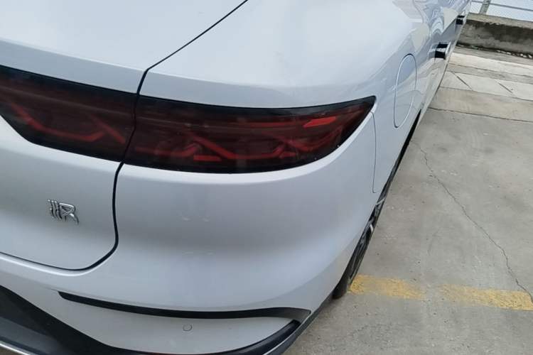 Used BYD Han 2025 DM-i 125KM Prestige Model Right Rear Taillight