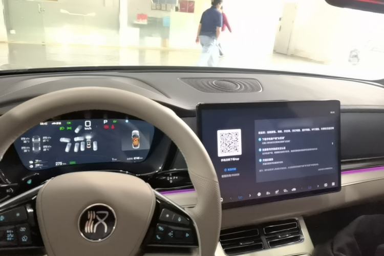 Used BYD Han 2025 DM-i Intelligent Driving Edition 245KM Prestigious Edition Center Console