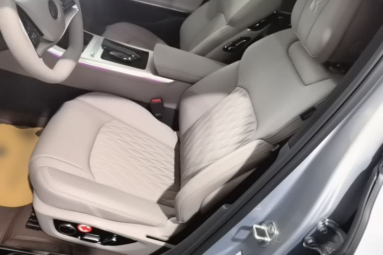 Used BYD Han 2025 DM-i Intelligent Driving Edition 245KM Prestigious Edition Left Front Seat