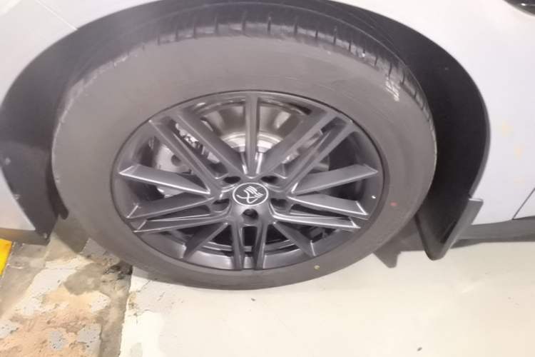 Used BYD Han 2025 DM-i Intelligent Driving Edition 245KM Prestigious Edition Left Front Wheel Hub