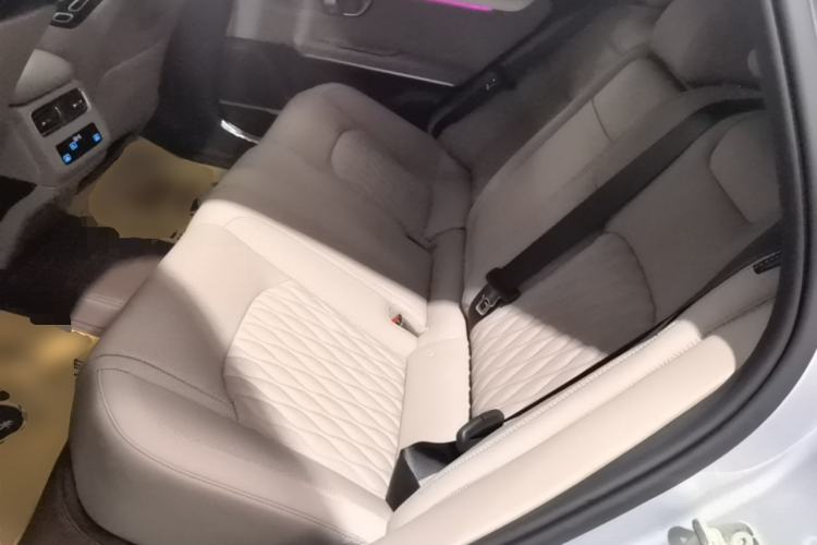 Used BYD Han 2025 DM-i Intelligent Driving Edition 245KM Prestigious Edition Left Rear Seat