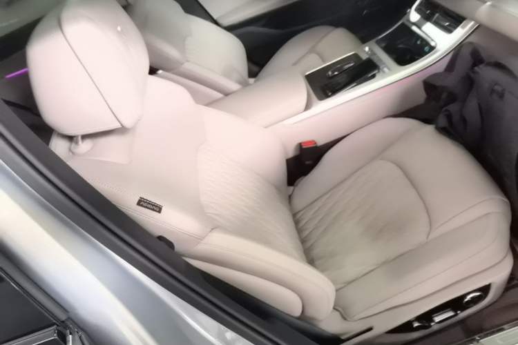 Used BYD Han 2025 DM-i Intelligent Driving Edition 245KM Prestigious Edition Right Front Seat