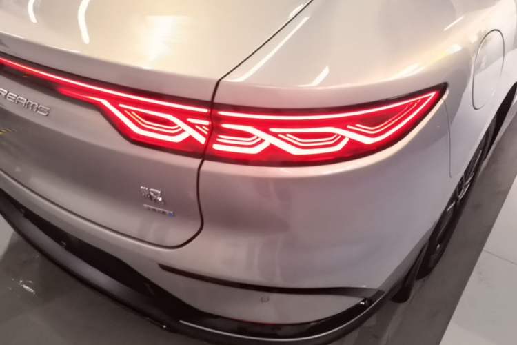 Used BYD Han 2025 DM-i Intelligent Driving Edition 245KM Prestigious Edition Right Rear Taillight