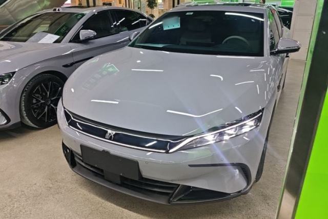 BYD Han 2025 DM-i Smart Drive 125KM Elite Model с пробегом