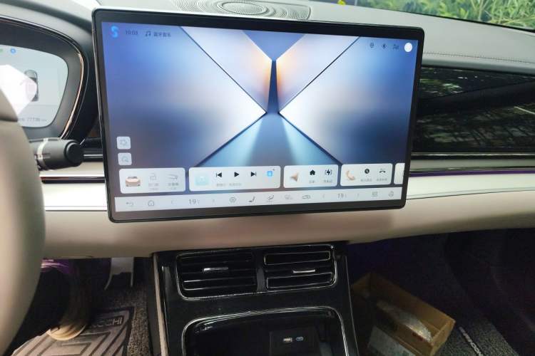 Used BYD Han 2025 EV 506KM Prestige Edition Audio And AC Panel