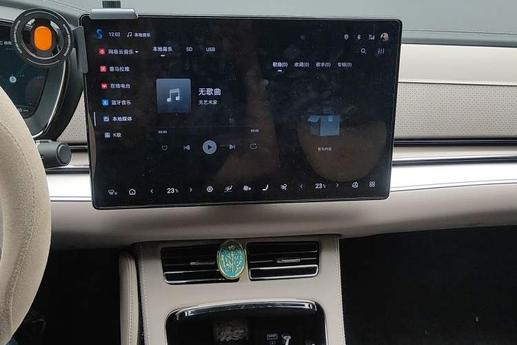 Used BYD Han 2025 DM-i 125KM Prestige Model Audio And AC Panel
