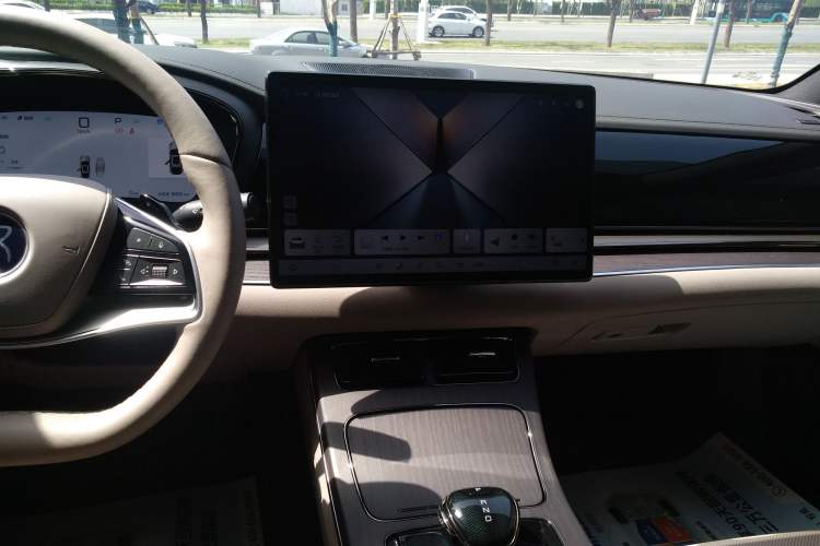 Used BYD Han 2025 DM-i Intelligent Driving Edition 125KM LiDAR Flagship Model Audio And AC Panel