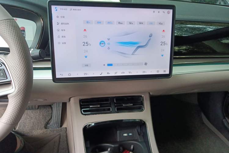 Used BYD Han 2025 EV 605KM Prestige Model Audio And AC Panel