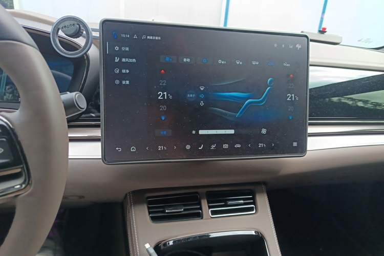Used BYD Han 2025 DM-i Smart Drive 125KM Prestige Model Audio And AC Panel
