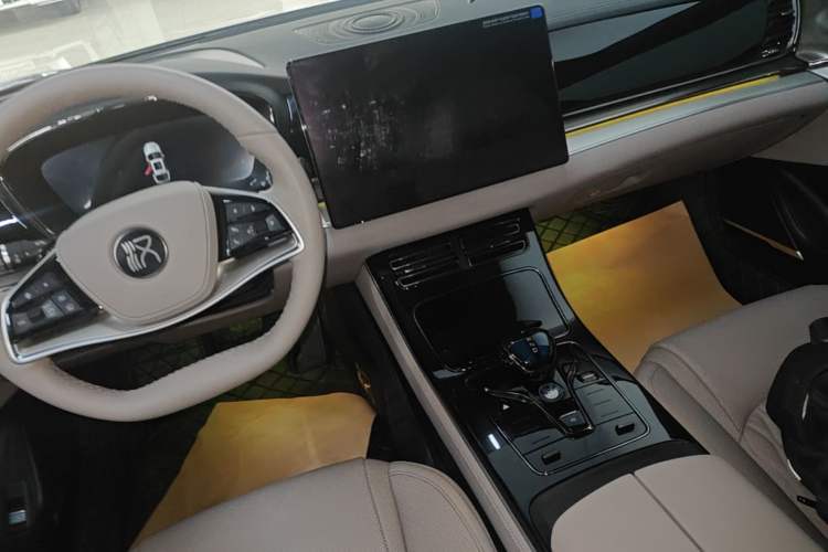 Used BYD Han 2025 DM-i Smart Drive 125KM Elite Model Audio And AC Panel