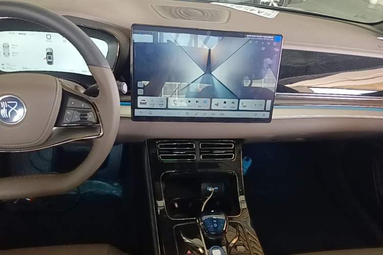 Used BYD Han 2025 DM-i Intelligent Driving Edition 125KM Prestige Model Audio And AC Panel