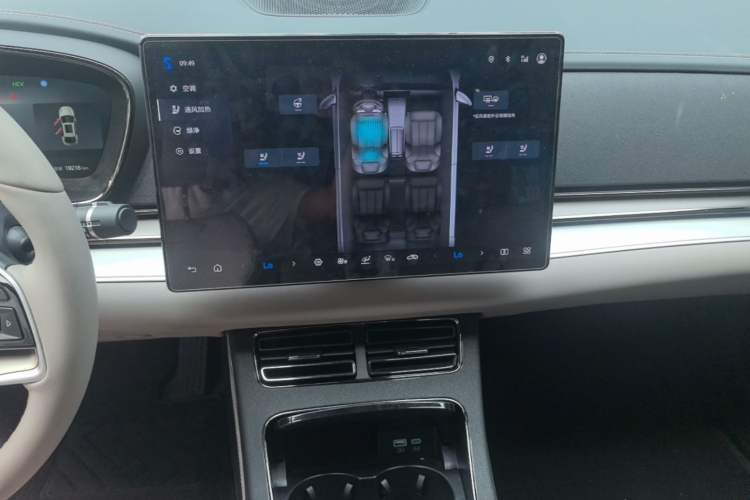Used BYD Han 2025 DM-i 125KM Prestige Model Audio And AC Panel
