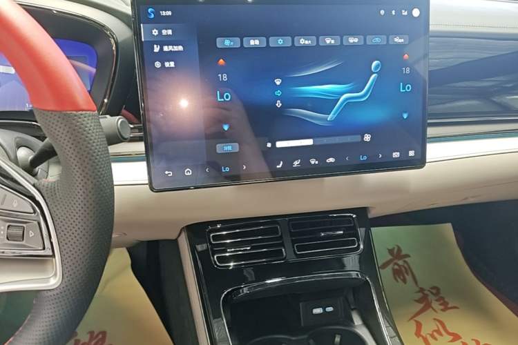 Used BYD Han 2025 DM-i Smart Drive 125KM Elite Model Audio And AC Panel