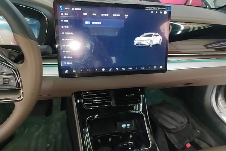 Used BYD Han 2025 DM-i 125KM Elite Model Audio And AC Panel