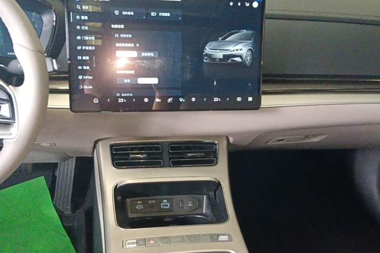 Used BYD Han 2025 DM-i Intelligent Driving Edition 245KM Prestigious Edition Audio And AC Panel