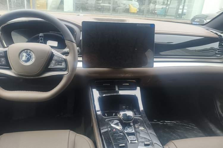 Used BYD Han 2025 DM-i Smart Drive 125KM Prestige Model Audio And AC Panel