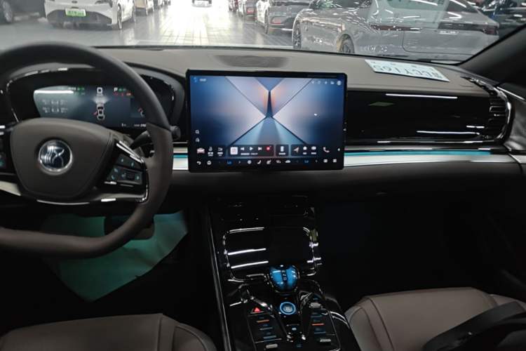 Used BYD Han 2025 DM-i Intelligent Driving Edition 125KM LiDAR Flagship Model Audio And AC Panel
