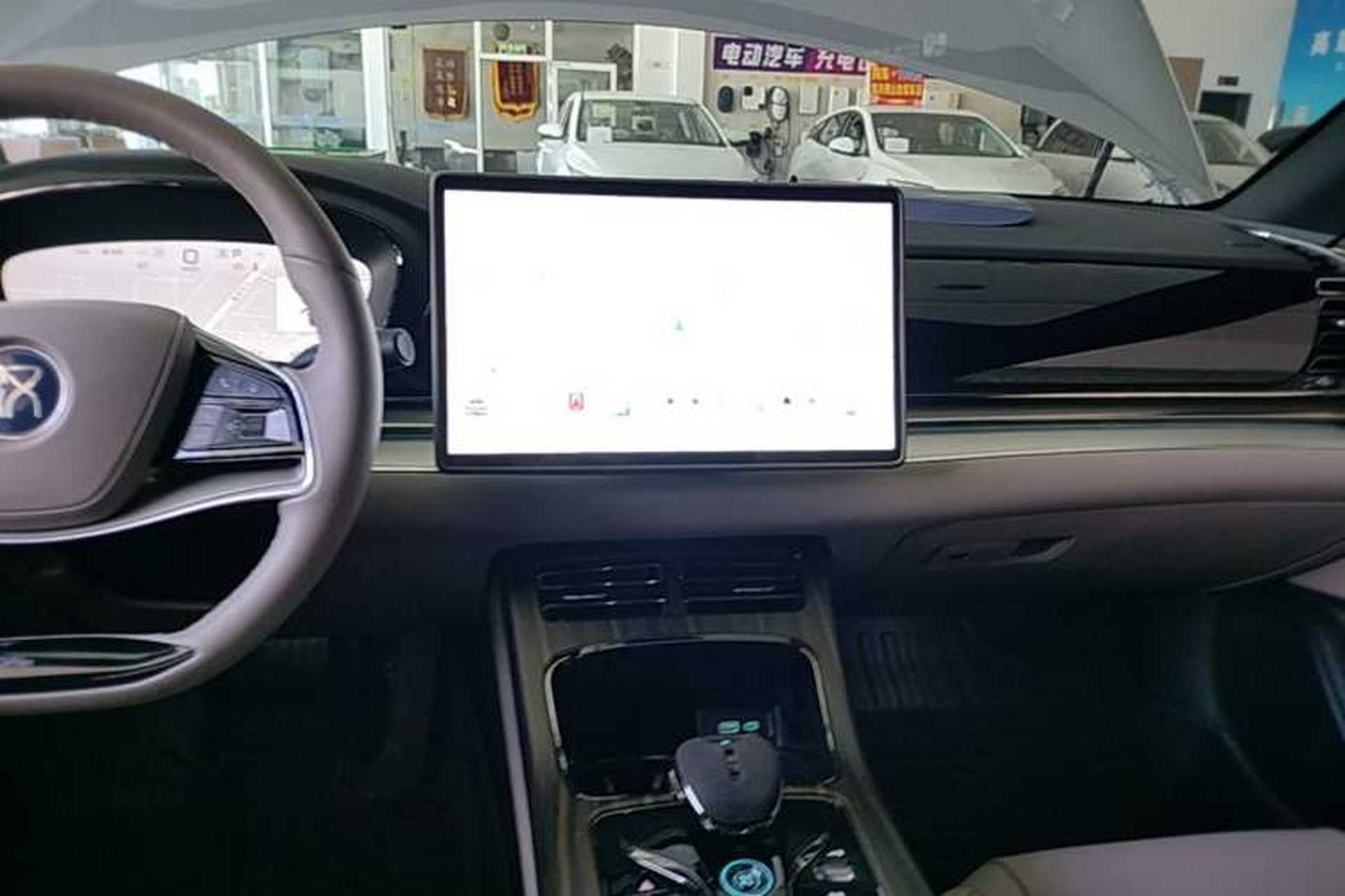 Used BYD Han 2025 DM-i 125KM Prestige Model Audio And AC Panel