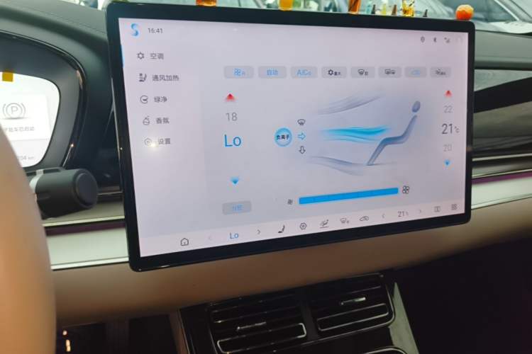 Used BYD Han 2025 EV 605KM Prestige Model Audio And AC Panel