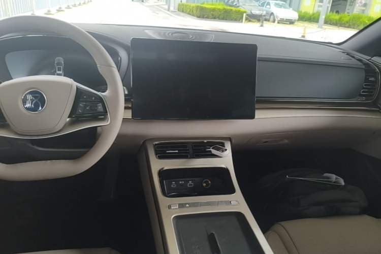 Used BYD Han 2025 Model EV Intelligent Driving Edition 635KM LiDAR Flagship Audio And AC Panel