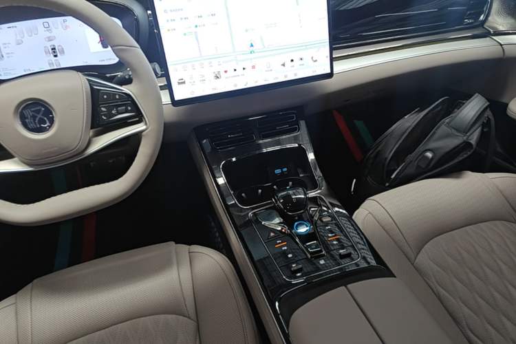 Used BYD Han 2025 DM-i Intelligent Driving Edition 125KM Prestige Model Audio And AC Panel
