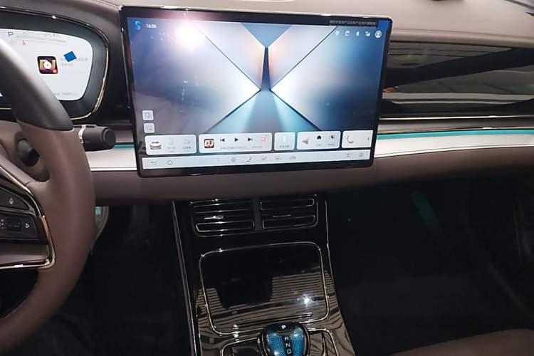 Used BYD Han 2025 DM-i Intelligent Driving Edition 125KM Prestige Model Audio And AC Panel