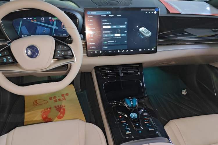 Used BYD Han 2025 EV Intelligent Driving Version 506KM Prestige Model Audio And AC Panel