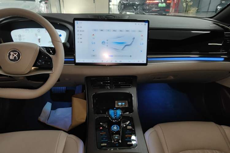 Used BYD Han 2025 DM-i 125KM LiDAR-Powered Intelligent Driving Model Audio And AC Panel