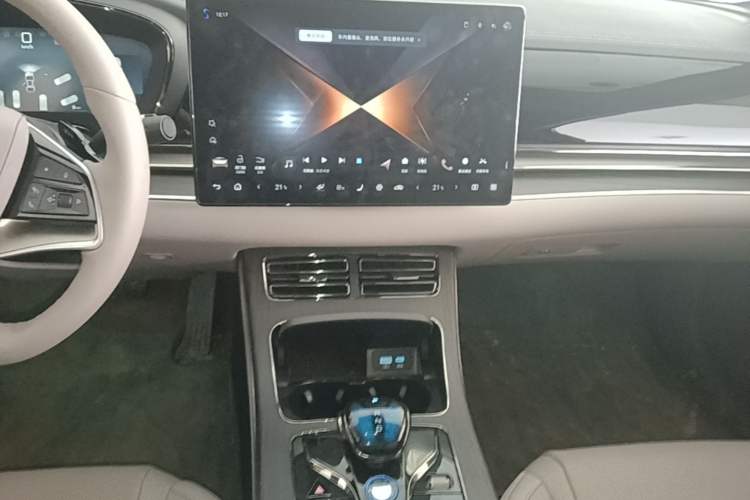 Used BYD Han 2025 DM-i Intelligent Driving Edition 125KM LiDAR Flagship Model Audio And AC Panel