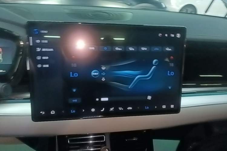 Used BYD Han 2025 DM-i 125KM Prestige Model Audio And AC Panel