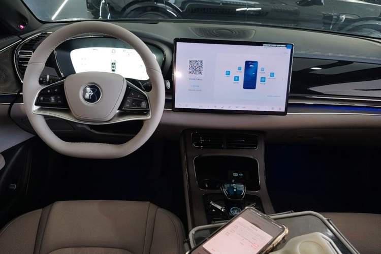 Used BYD Han 2025 DM-i 125KM LiDAR-Powered Intelligent Driving Model Center Console