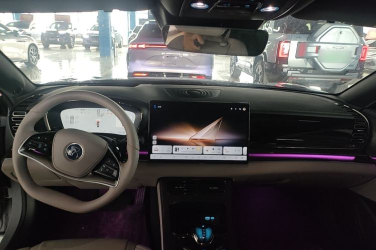 Used BYD Han 2025 DM-i Intelligent Driving Edition 125KM LiDAR Flagship Model Center Console