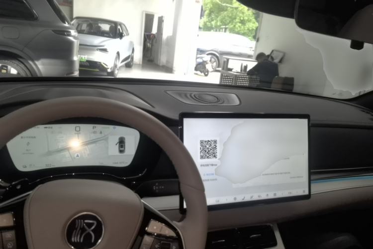 Used BYD Han 2025 Model EV Intelligent Driving Edition 635KM Flagship Center Console