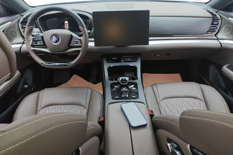 Used BYD Han 2025 DM-i 125KM Elite Model Center Console