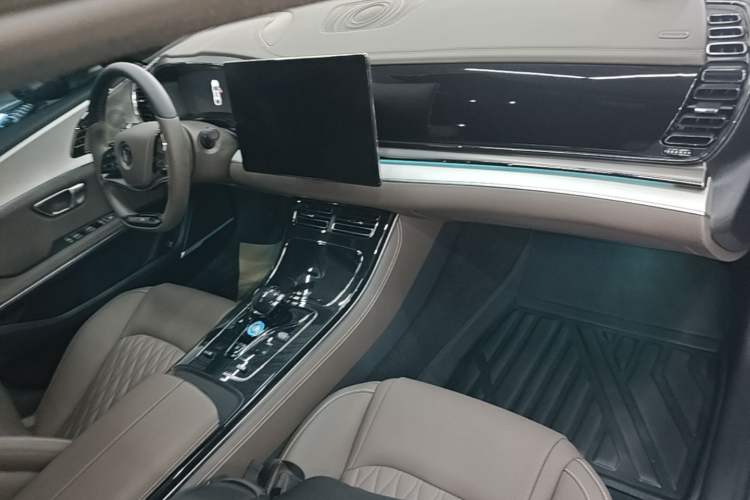 Used BYD Han 2025 DM-i 125KM Elite Model Center Console