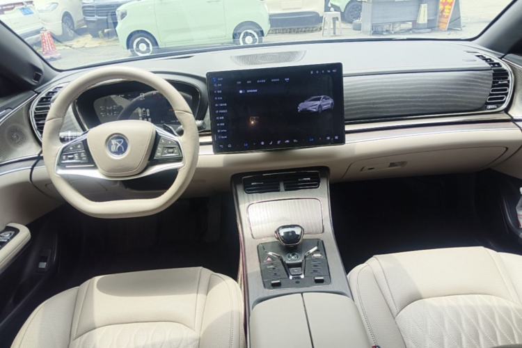 Used BYD Han 2025 DM-i 125KM LiDAR-Powered Intelligent Driving Model Center Console