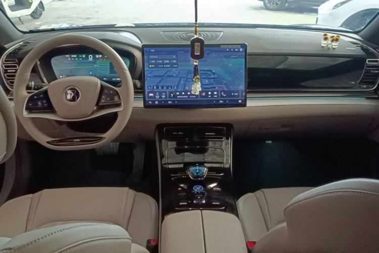Used BYD Han 2025 DM-i 125KM Elite Model Center Console