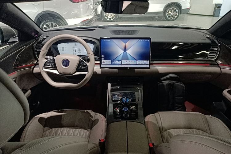 Used BYD Han 2025 DM-i Intelligent Driving Edition 125KM LiDAR Flagship Model Center Console