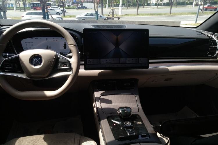 Used BYD Han 2025 DM-i Intelligent Driving Edition 125KM LiDAR Flagship Model Center Console