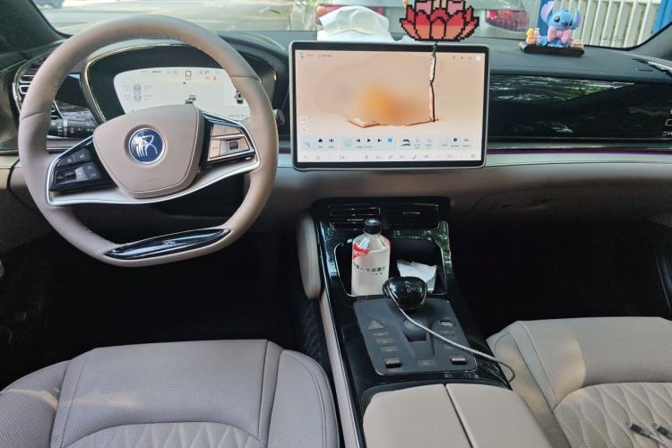 Used BYD Han 2025 DM-i 125KM Prestige Model Center Console