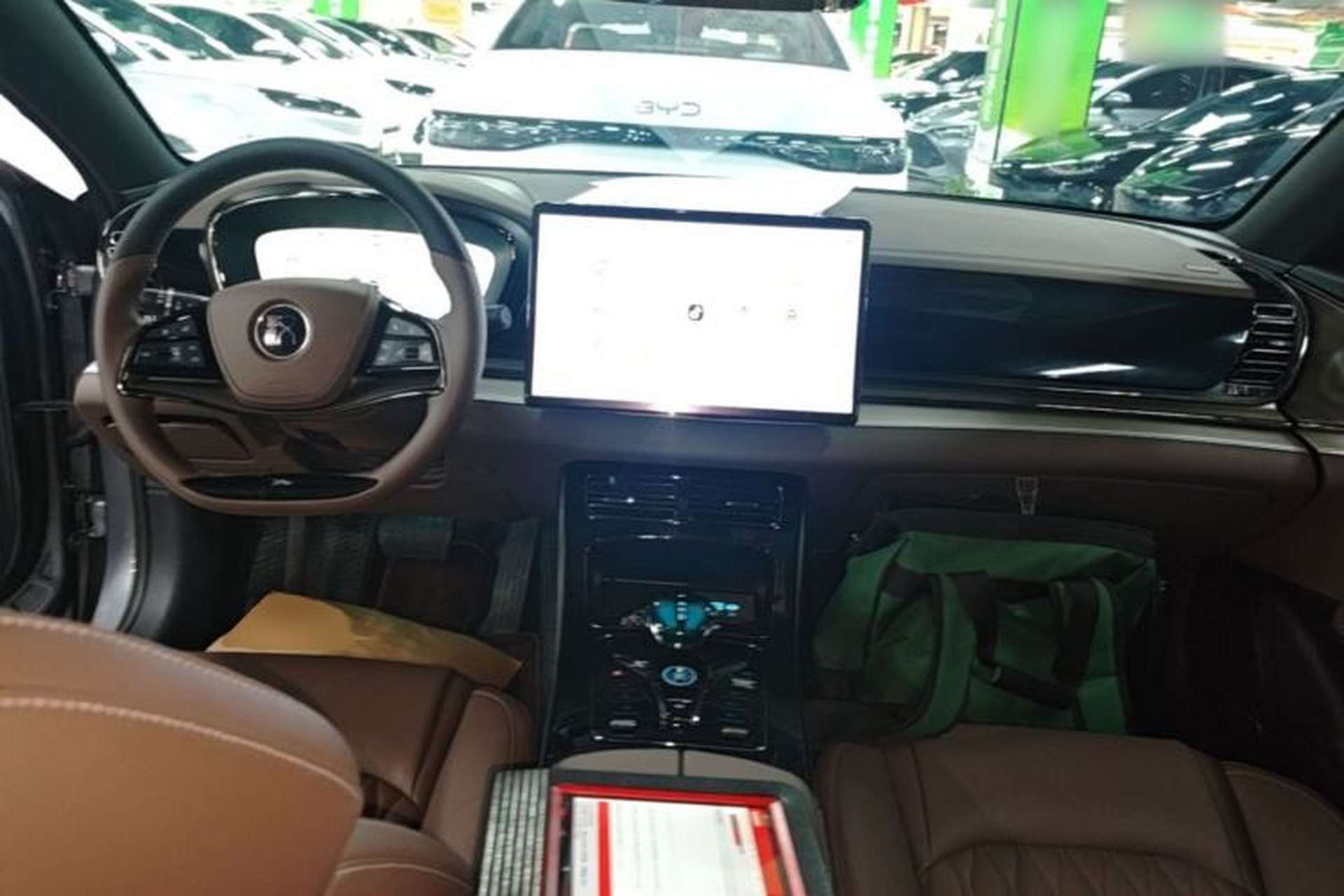 Used BYD Han 2025 DM-i 125KM Elite Model Center Console
