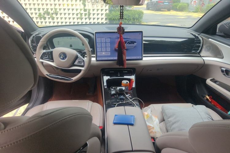 Used BYD Han 2025 DM-i Smart Drive 125KM Prestige Model Center Console