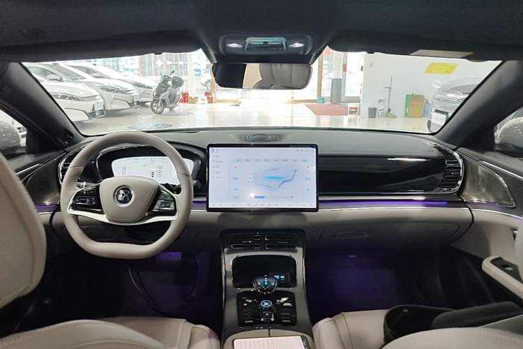 Used BYD Han 2025 DM-i Intelligent Driving Edition 125KM LiDAR Flagship Model Center Console