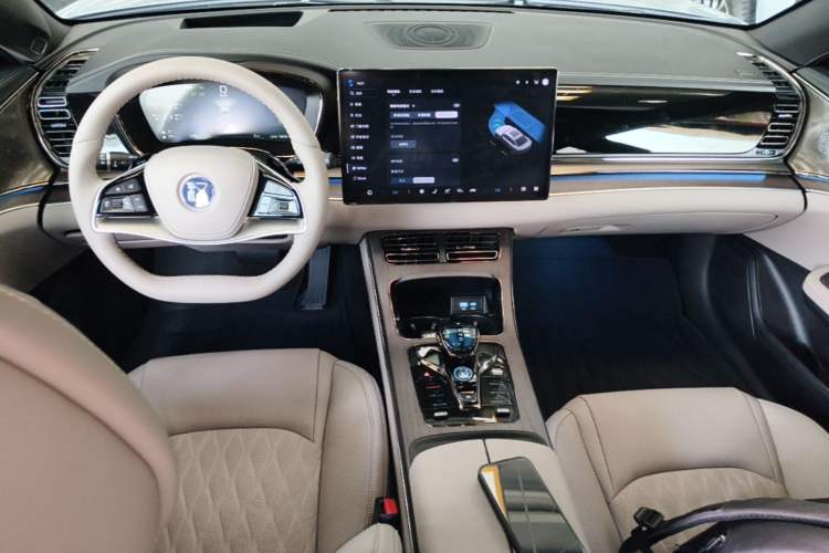 Used BYD Han 2025 DM-i 125KM LiDAR-Powered Intelligent Driving Model Center Console