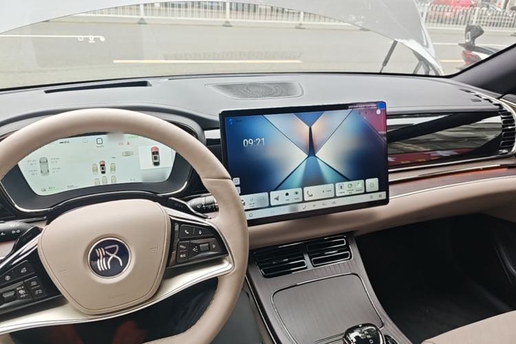 Used BYD Han 2025 EV with 701 km of Laser Radar-Enabled Intelligent Driving Center Console